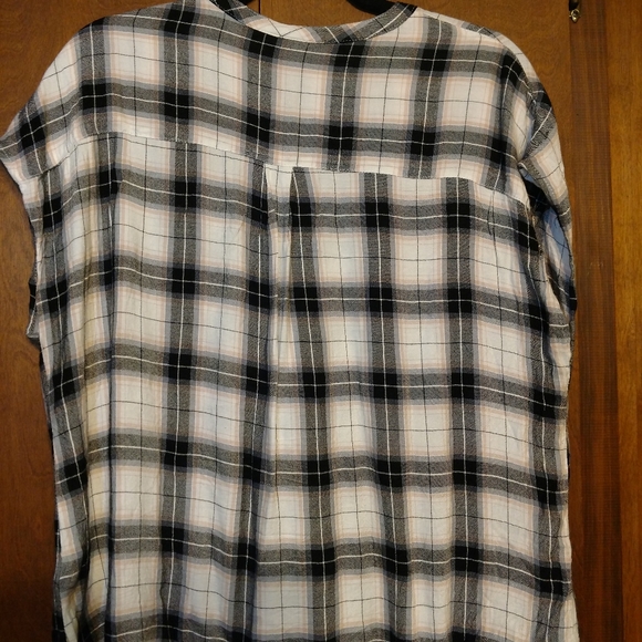 Torrid button down top - Picture 2 of 5